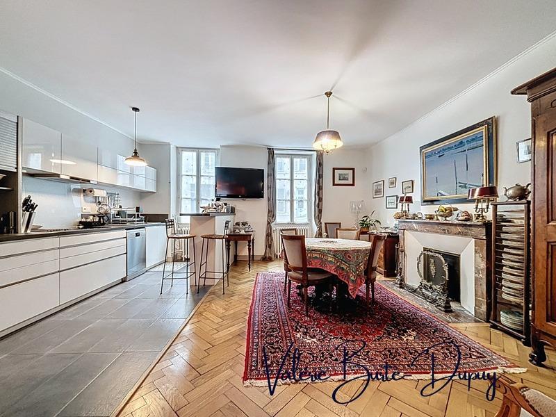 Maison - 214 m² - 7 pièces