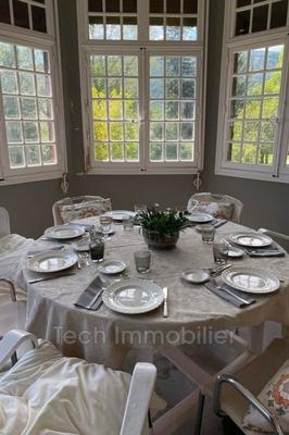 Demeure - 1 100 m² - 16 pièces