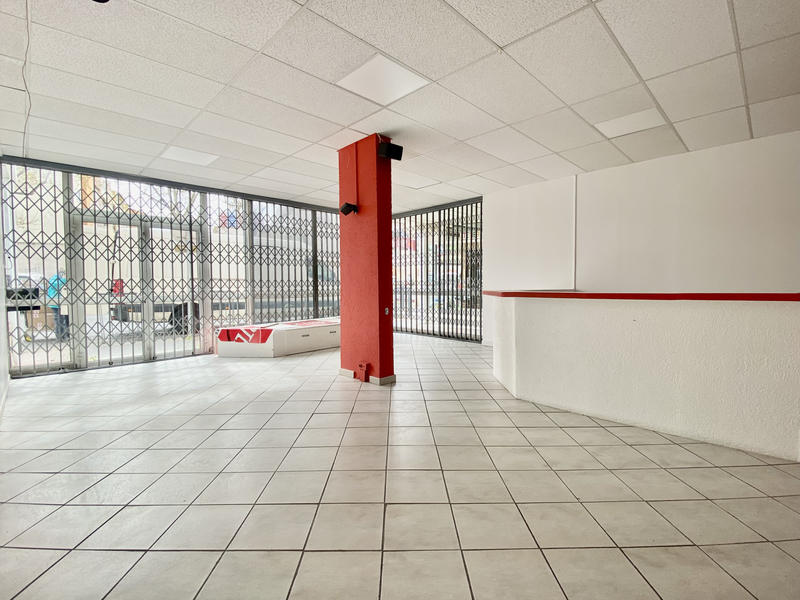 Local commercial - 123 m² - 2 pièces
