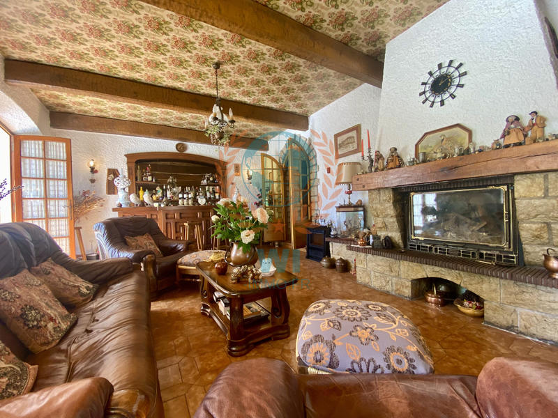 Maison - 420 m² - 17 pièces