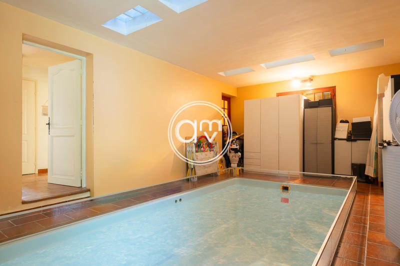 Villa - 326 m² - 11 pièces