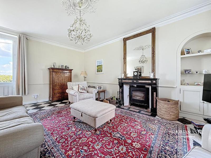 Demeure - 190 m² - 7 pièces