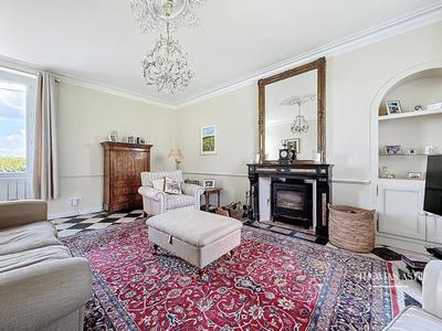 Demeure - 190 m² - 7 pièces