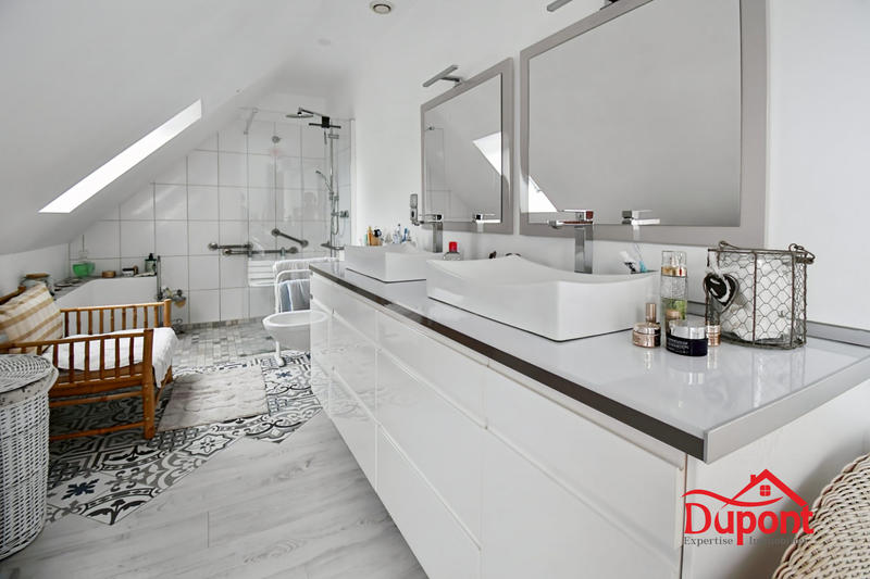 Maison - 185 m² - 7 pièces