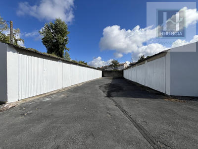Parking / Garage - 896 m²