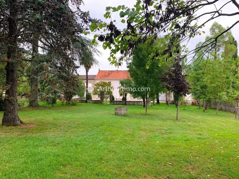 Maison - 300 m² - 8 pièces