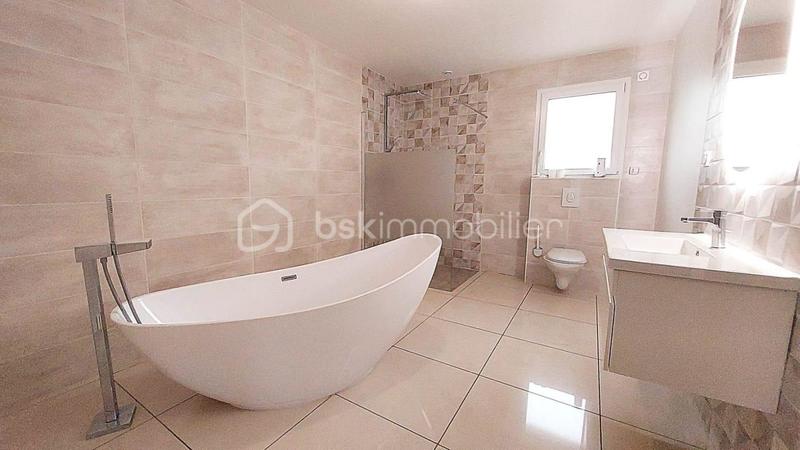 Maison - 219 m² - 6 pièces