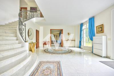 Maison - 498 m² - 14 pièces