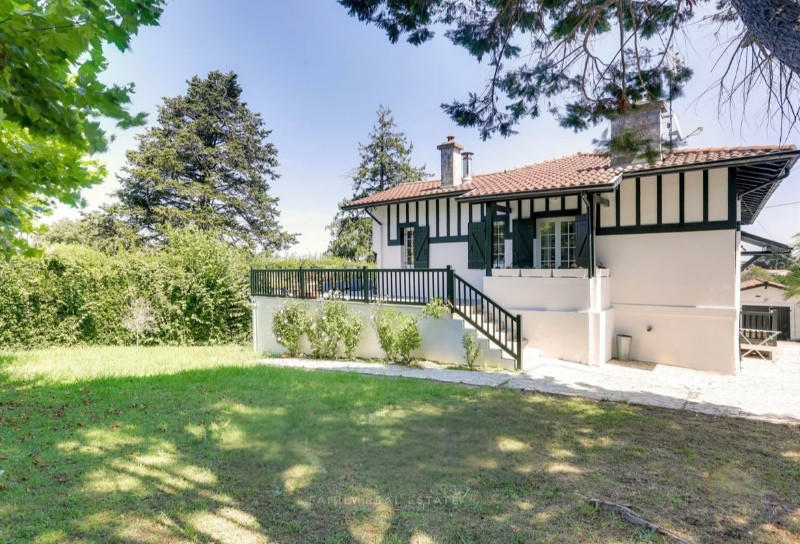 Maison - 231 m² - 6 pièces