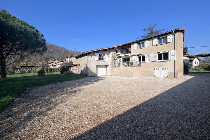 Maison - 223 m² - 8 pièces