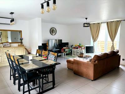 Maison - 94 m² - 4 pièces