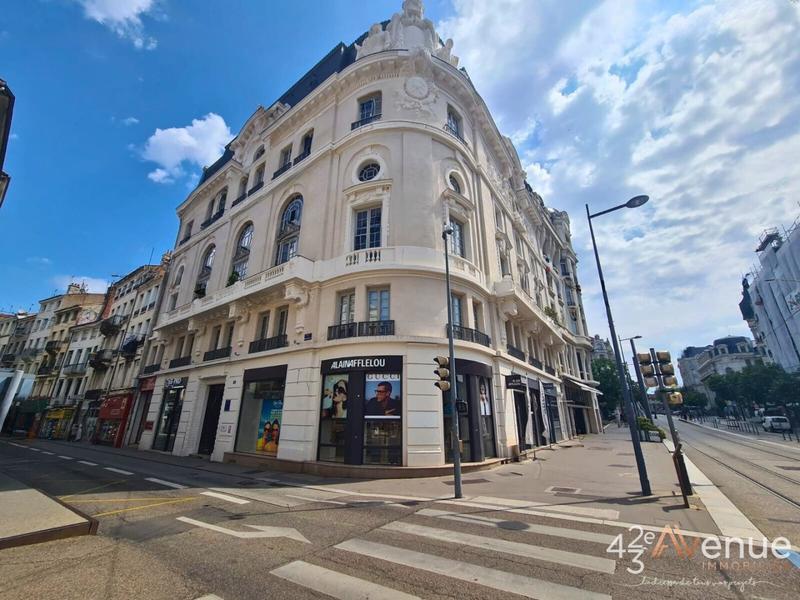 Appartement - 166 m² - 6 pièces