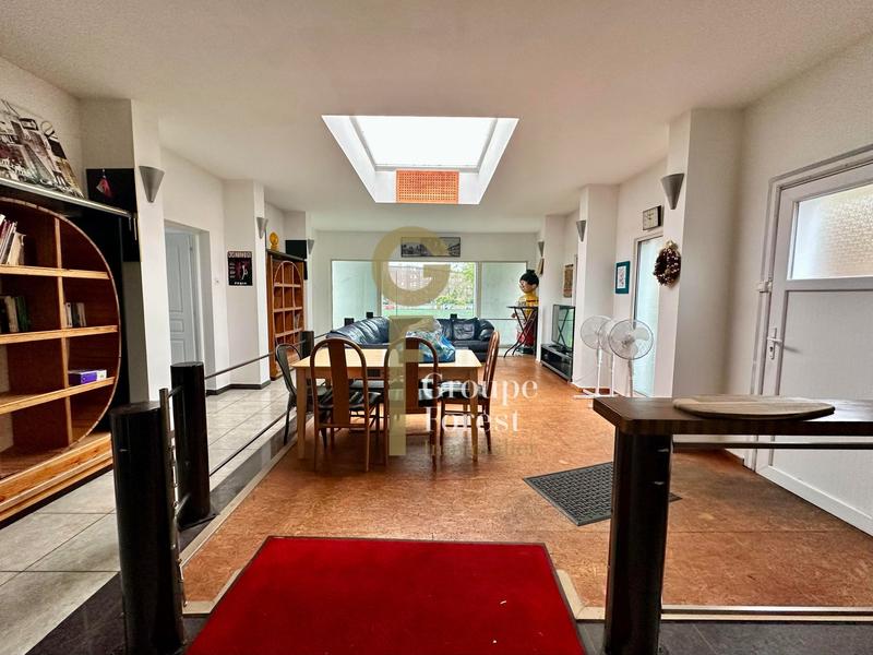 Maison - 394 m² - 9 pièces