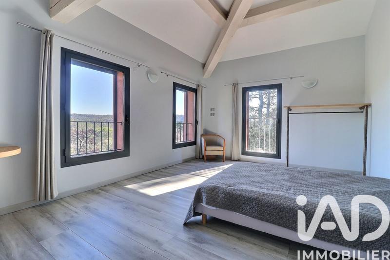 Maison - 305 m² - 10 pièces