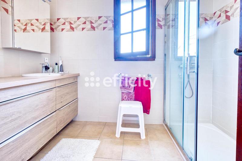 Maison - 200 m² - 8 pièces