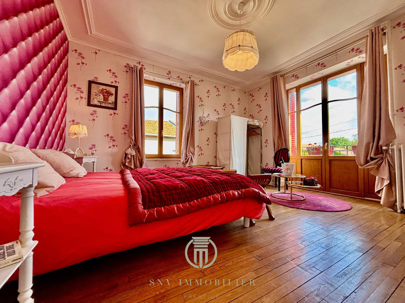 Maison - 290 m² - 12 pièces