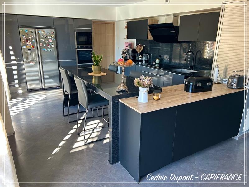 Maison - 285 m² - 8 pièces