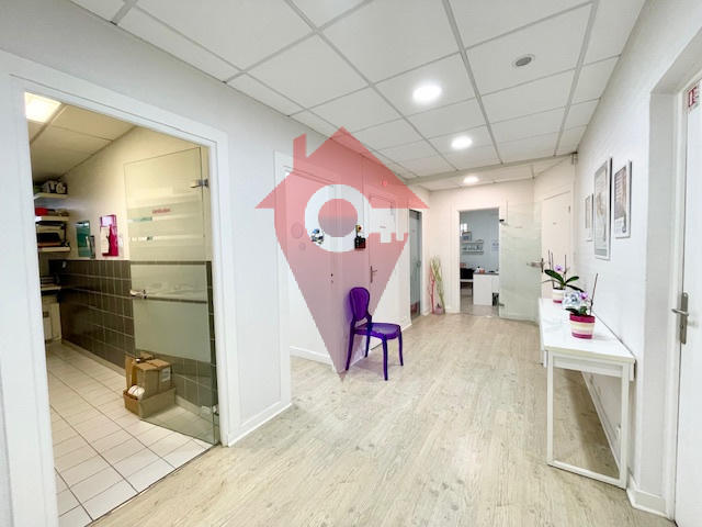 Local commercial - 89 m² - 5 pièces