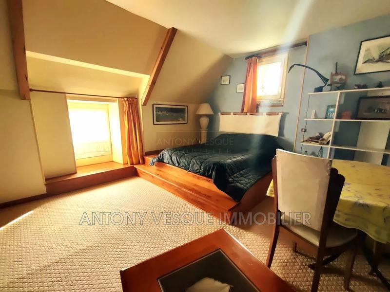 Maison - 250 m² - 10 pièces