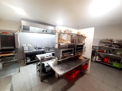 Magasins - 99 m² - 3 pièces