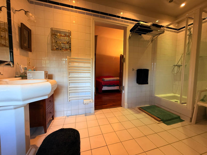 Maison - 238 m² - 8 pièces