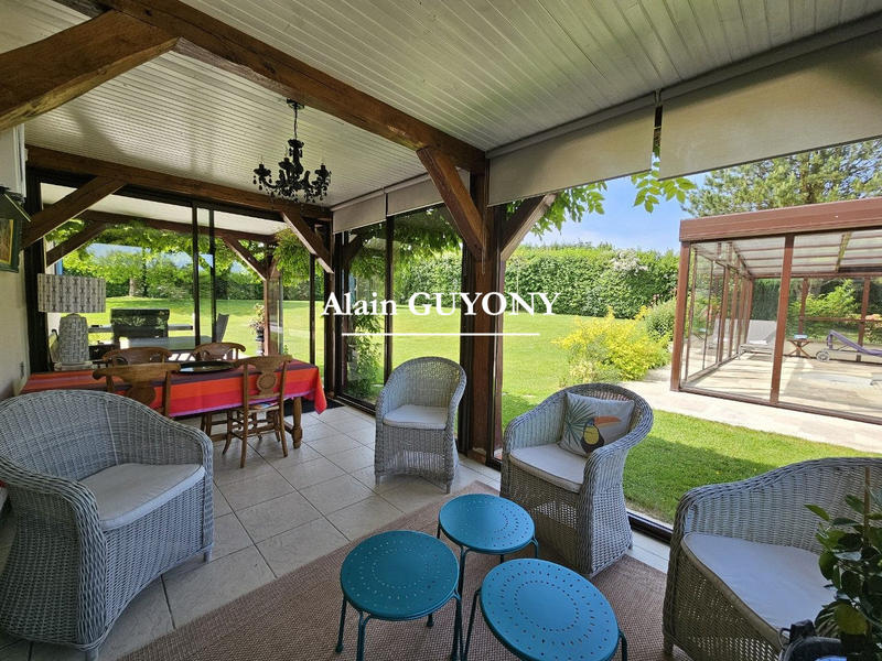 Maison traditionnelle - 249 m² - 7 pièces