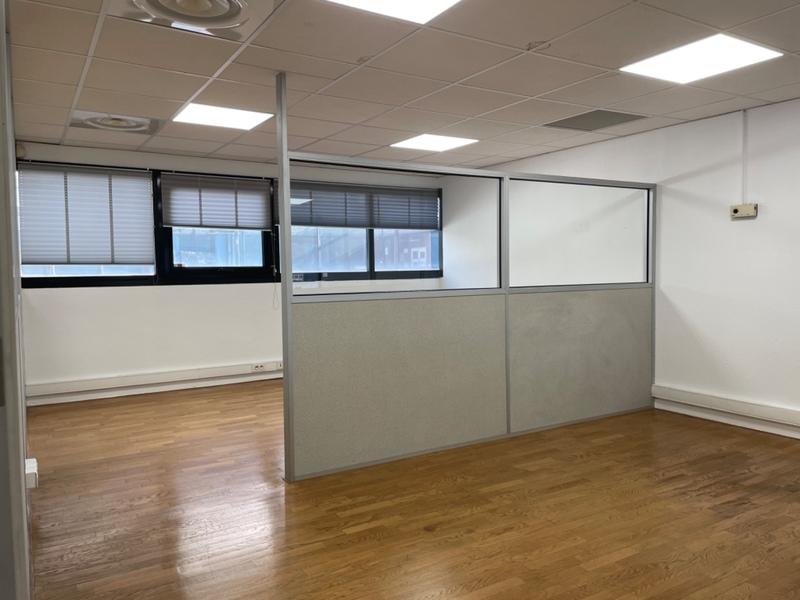 Bureau - 123 m² - 6 pièces