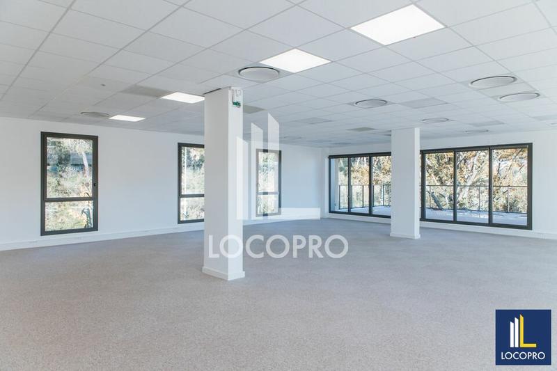 Bureau - 2 728 m²