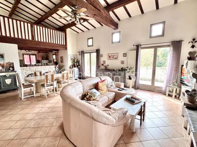 Maison traditionnelle - 151 m² - 5 pièces