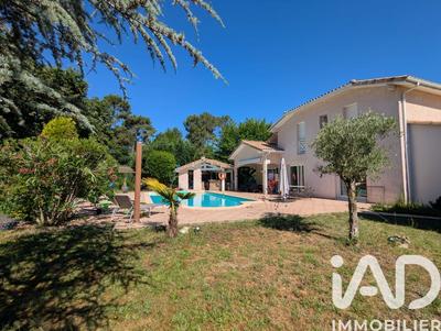 Maison - 263 m² - 9 pièces