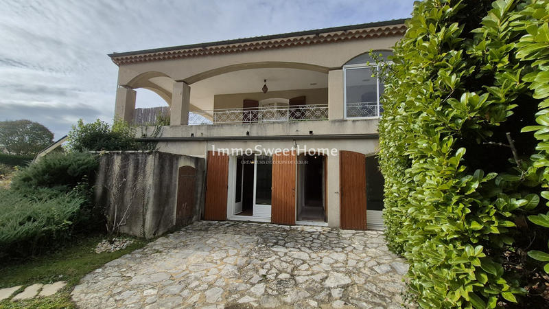 Villa - 242 m² - 9 pièces