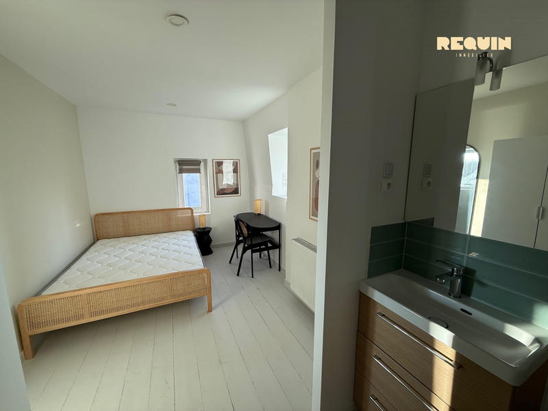 Maison - 230 m² - 9 pièces