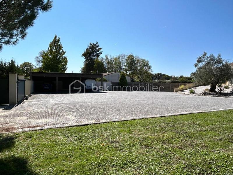 Maison traditionnelle - 201 m² - 7 pièces