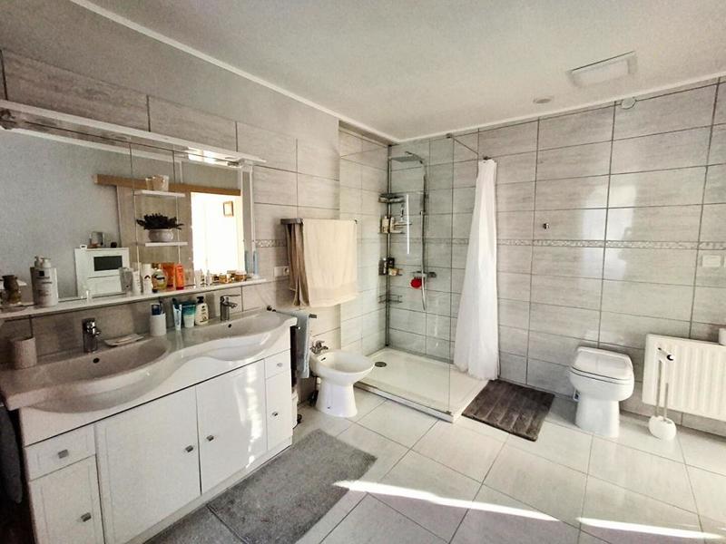 Maison - 225 m² - 7 pièces