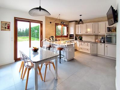 Maison - 228 m² - 7 pièces