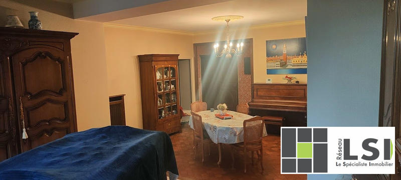 Maison - 208 m² - 10 pièces