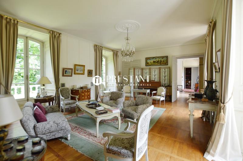 Château - 450 m² - 6 pièces