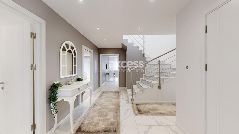 Maison - 180 m² - 6 pièces