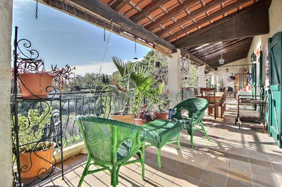 Maison - 220 m² - 6 pièces