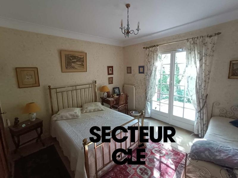 Maison - 230 m² - 5 pièces