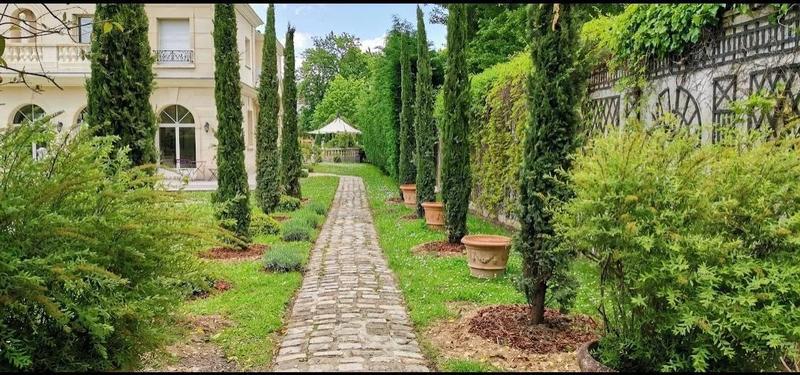 Maison - 316 m² - 8 pièces