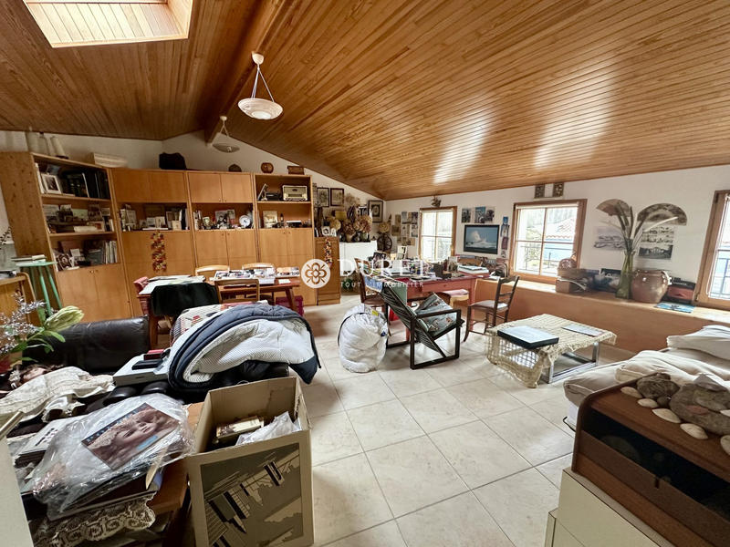 Maison - 220 m² - 9 pièces