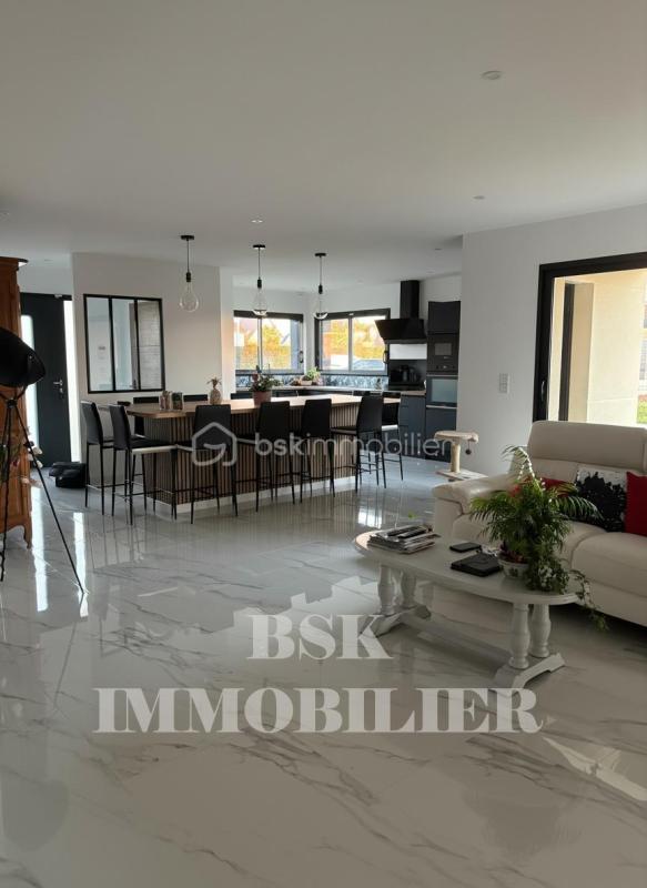 Maison - 122 m² - 4 pièces