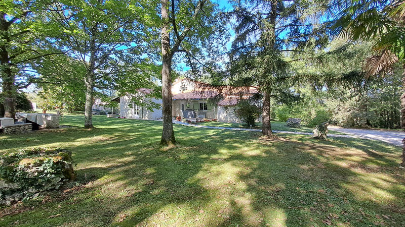 Propriété - 186 m² - 6 pièces