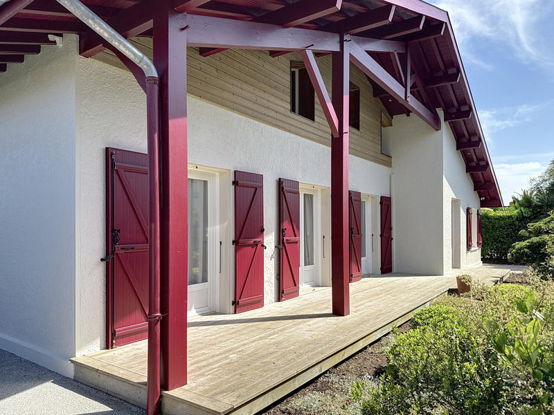 Villa - 208 m² - 9 pièces