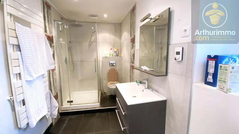 Maison - 250 m² - 8 pièces