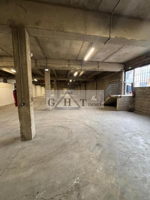 Entrepôt - 820 m²