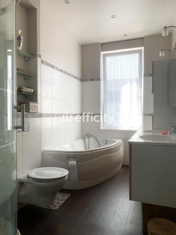 Maison - 287 m² - 8 pièces