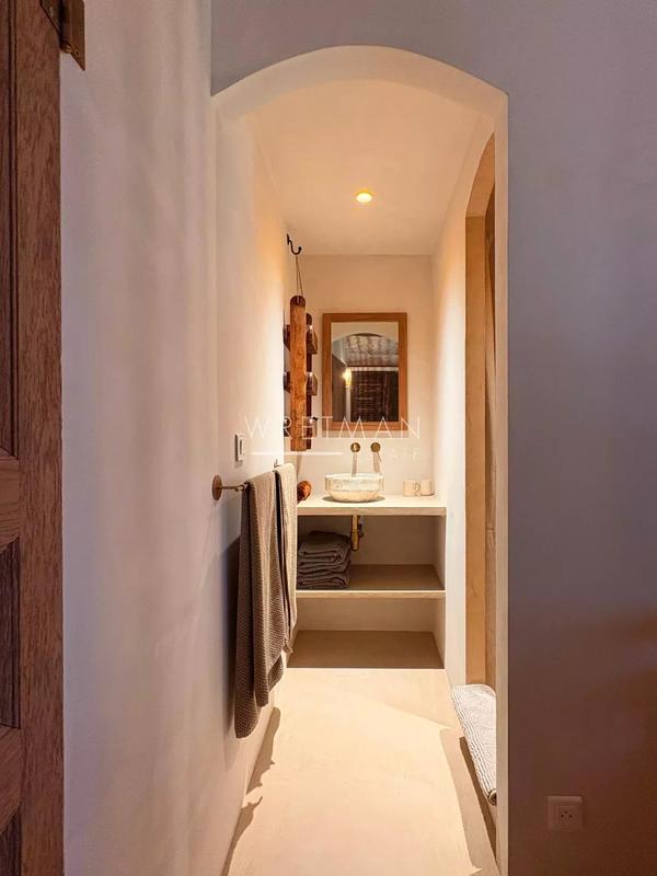 Maison - 240 m² - 8 pièces