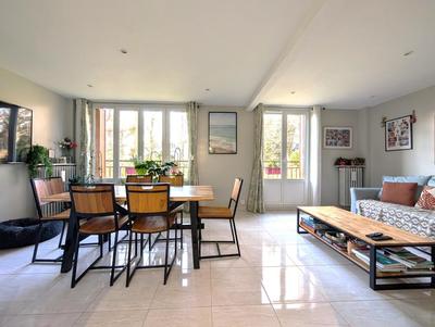 Appartement ancien - 70 m² - 3 pièces